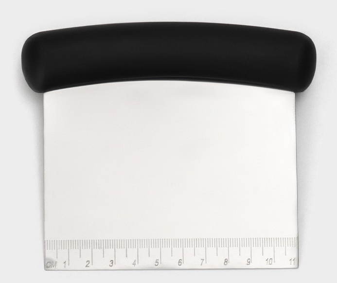 Скребок металлический 12.3х10см(с линейкой и пласт. ручкой). 2385999