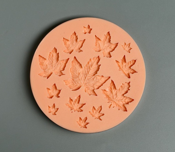 Молд силиконовый "Лист кленовый" 3,5х3,5см,1х1см,4500550