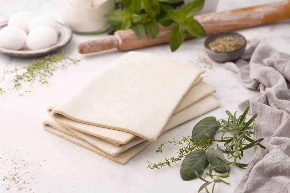 Тесто слоеное ДРОЖЖЕВОЕ с ТРАВАМИ замороженое (500г*20шт) [5921]