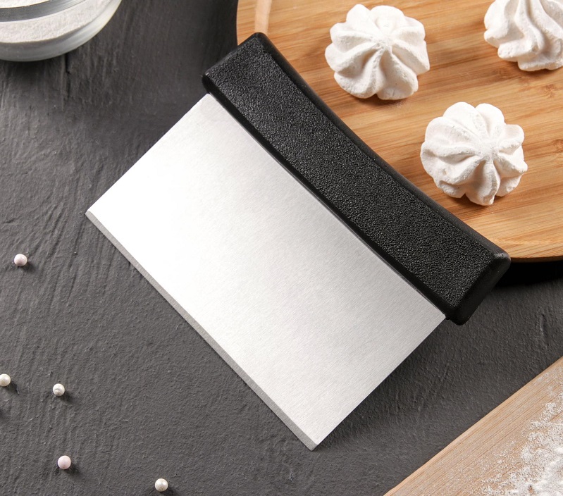 Скребок металлический с пластиковой ручкой 11х8см,602559, 1029760